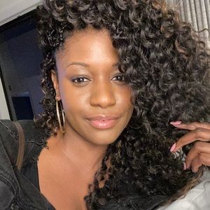 Meet your Posher, Dee